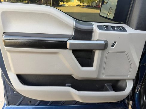 Used 2015 Ford F150 XLT image 10