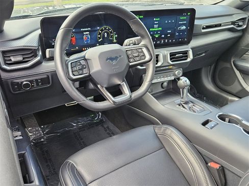 Used 2025 Ford Mustang Premium image 5