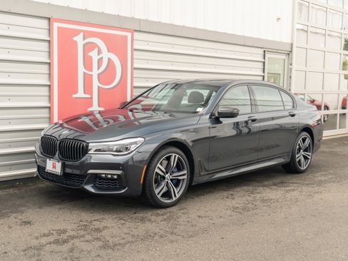 Used 2018 BMW 750i image 45