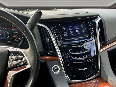 Used 2019 Cadillac Escalade ESV Premium Luxury AWD/4WD image 9
