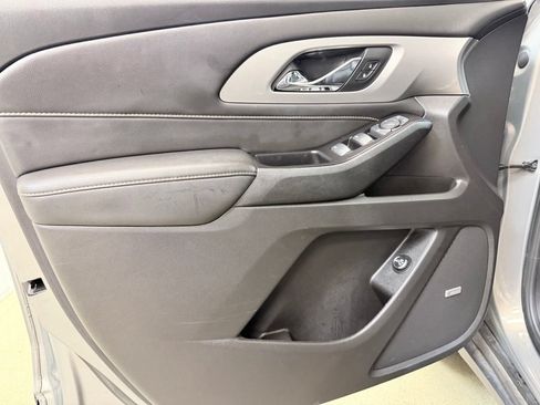 Used 2019 Chevrolet Traverse LT w/ LT Premium Package FWD image 8