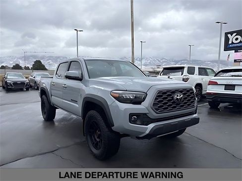 Used 2019 Toyota Tacoma TRD Off-Road image 2