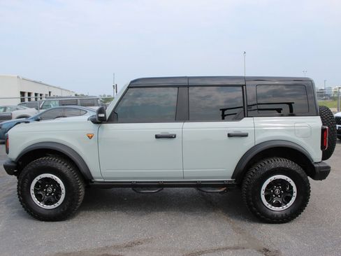 Used 2024 Ford Bronco Badlands AWD/4WD image 3