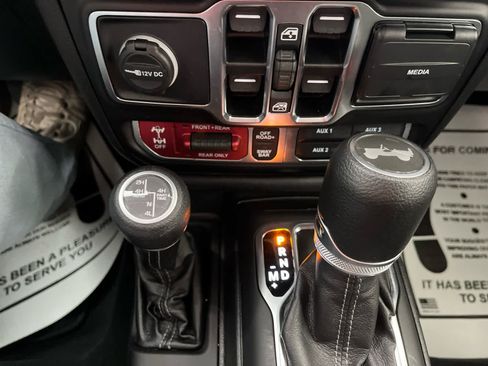 Used 2025 Jeep Wrangler Unlimited Rubicon 4xe w/ Safety Group AWD/4WD image 26