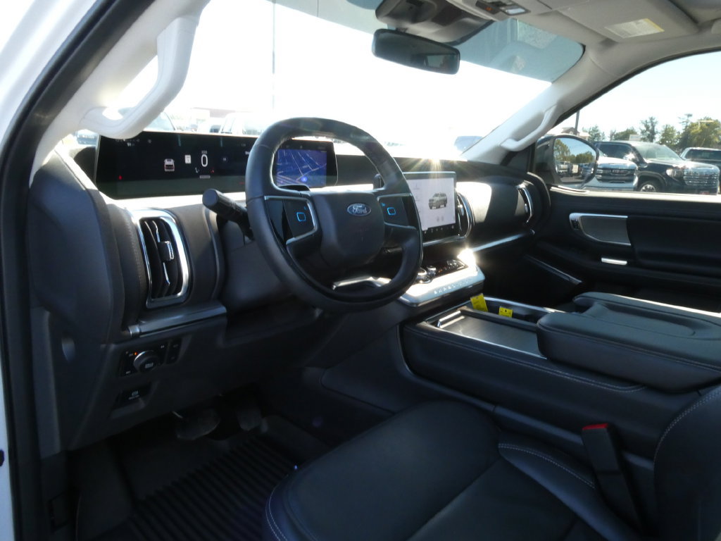 Used 2025 Ford Expedition Max Platinum w/ Driver's Package AWD/4WD image 29
