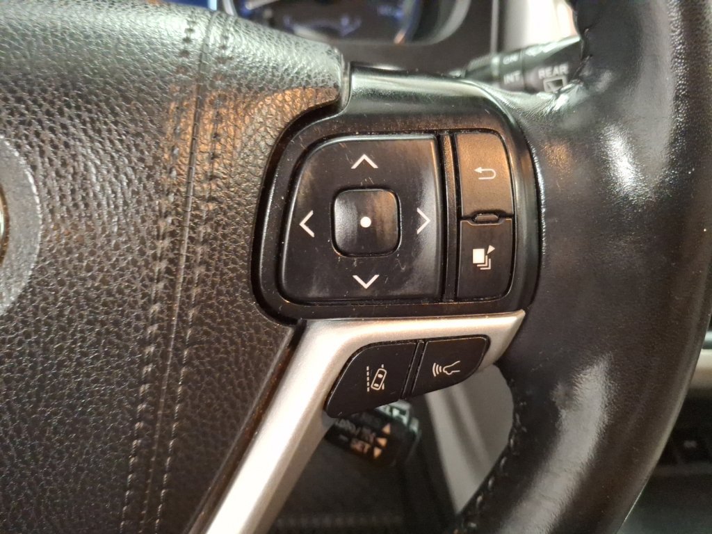 Used 2019 Toyota Highlander XLE AWD/4WD image 21