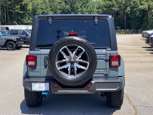 Used 2024 Jeep Wrangler Unlimited w/ Convenience Group AWD/4WD image 4
