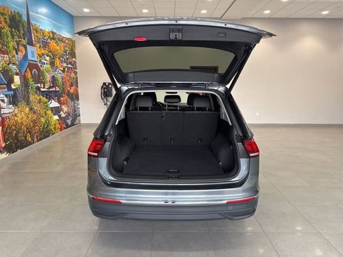 Used 2024 Volkswagen Tiguan SE image 43