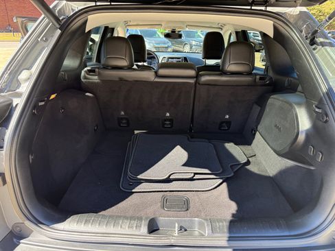 Used 2019 Jeep Cherokee Limited w/ Luxury Group image 22