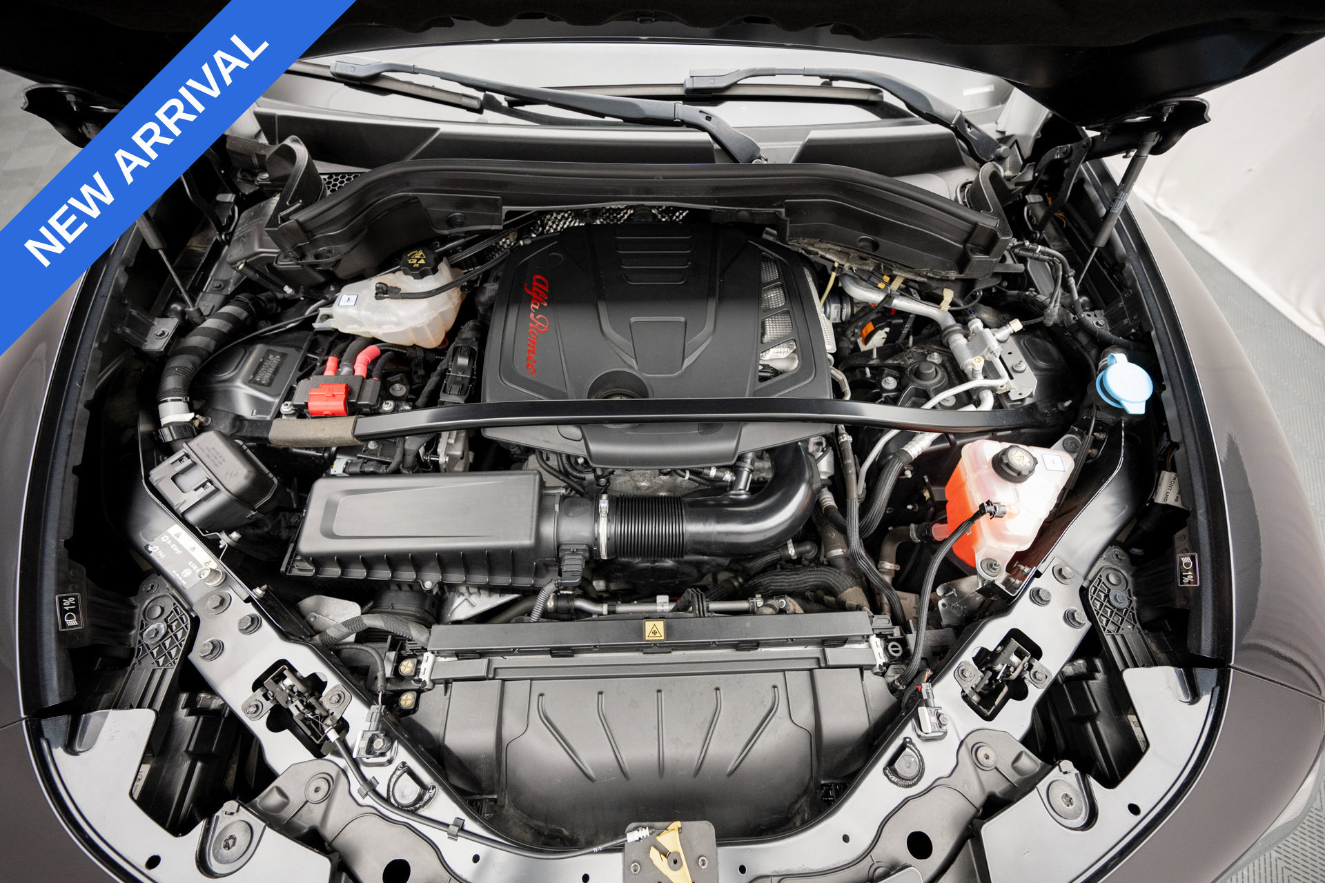 Used 2023 Alfa Romeo Stelvio Veloce AWD/4WD image 46