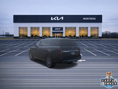 Used 2024 Ford Expedition Limited AWD/4WD image 8