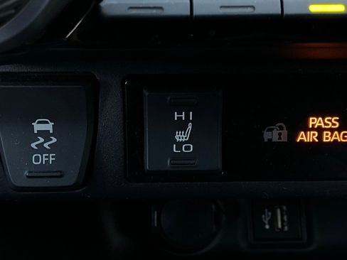 Used 2025 Toyota RAV4 XLE image 28