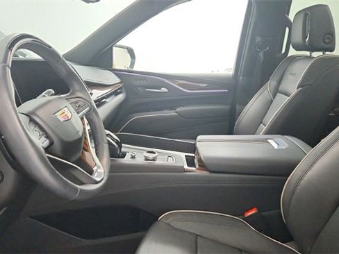 Certified 2024 Cadillac Escalade Premium Luxury image 12