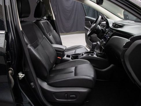 Used 2022 Nissan Rogue Sport SL w/ Premium Package image 16