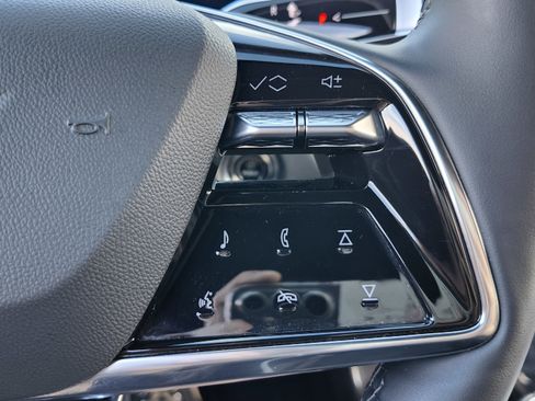 Used 2024 Cadillac Lyriq Luxury image 36