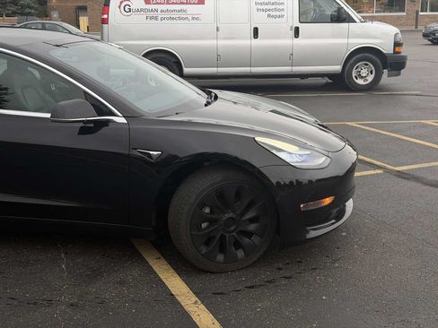Used 2018 Tesla Model 3 Mid Range RWD image 2