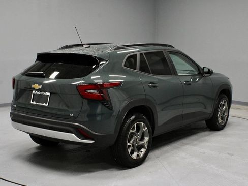 Used 2025 Chevrolet Trax LT FWD image 11