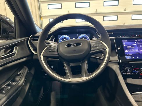 New 2025 Jeep Grand Cherokee L Altitude image 27