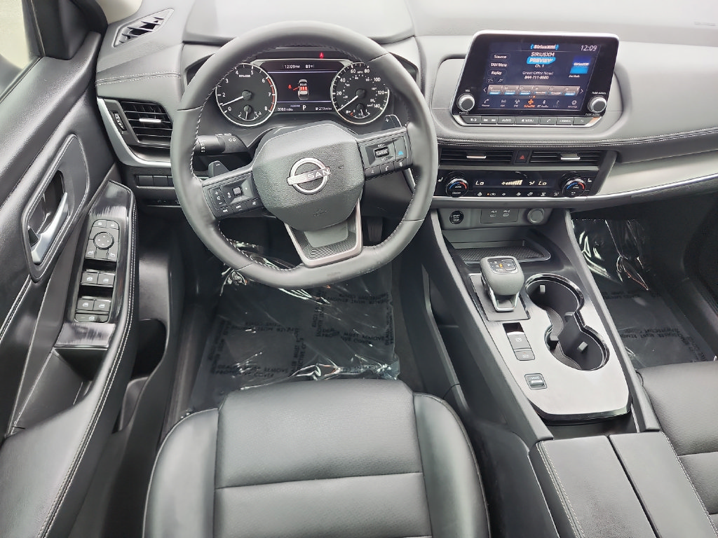 Used 2025 Nissan Rogue SV w/ SV Premium Package FWD image 19