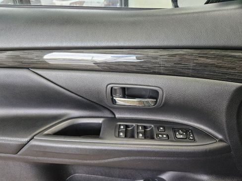 Used 2018 Mitsubishi Outlander LE FWD image 31