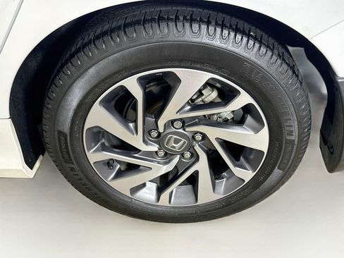 Used 2018 Honda Civic EX image 11