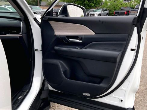 Used 2026 Toyota Grand Highlander Limited image 23