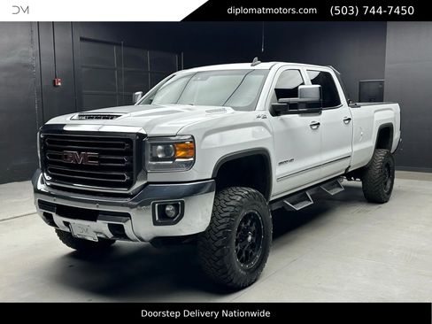 Used 2019 GMC Sierra 3500 SLT image 1