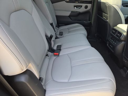 Used 2023 Honda Pilot Touring image 19