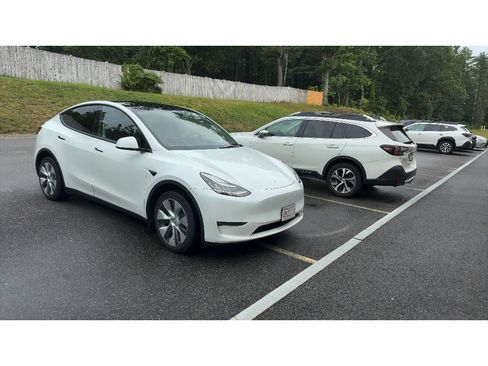 Used 2023 Tesla Model Y Long Range AWD/4WD image 2