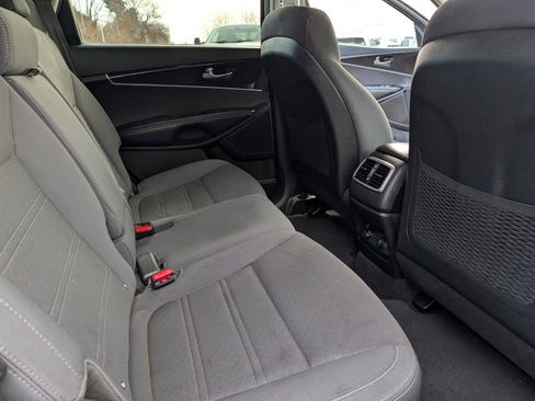 Used 2016 Kia Sorento LX image 18