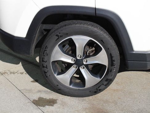 Used 2017 Jeep Compass Latitude w/ Popular Equipment Group AWD/4WD image 10