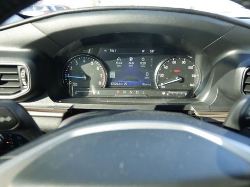 Used 2022 Ford Explorer Limited w/ Equipment Group 301A image 18