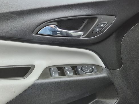 Used 2023 Chevrolet Equinox LS image 17