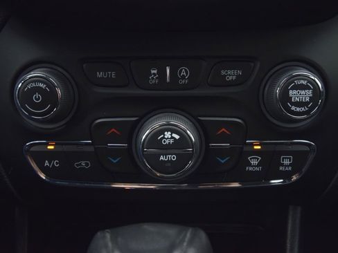 Certified 2022 Jeep Cherokee Trailhawk image 33