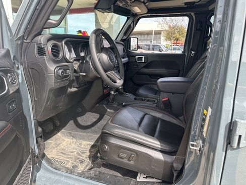 Used 2025 Jeep Wrangler Unlimited Rubicon image 5