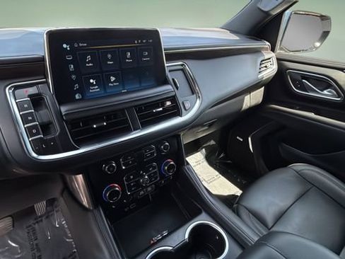 Used 2024 Chevrolet Suburban LT image 24