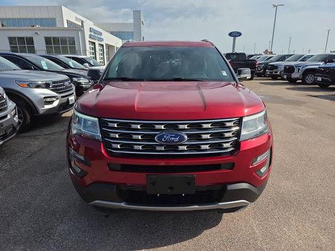 Used 2017 Ford Explorer XLT w/ Equipment Group 202A AWD/4WD image 7
