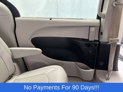 Used 2017 Chrysler Pacifica Touring-L Plus w/ Tire & Wheel Group image 34