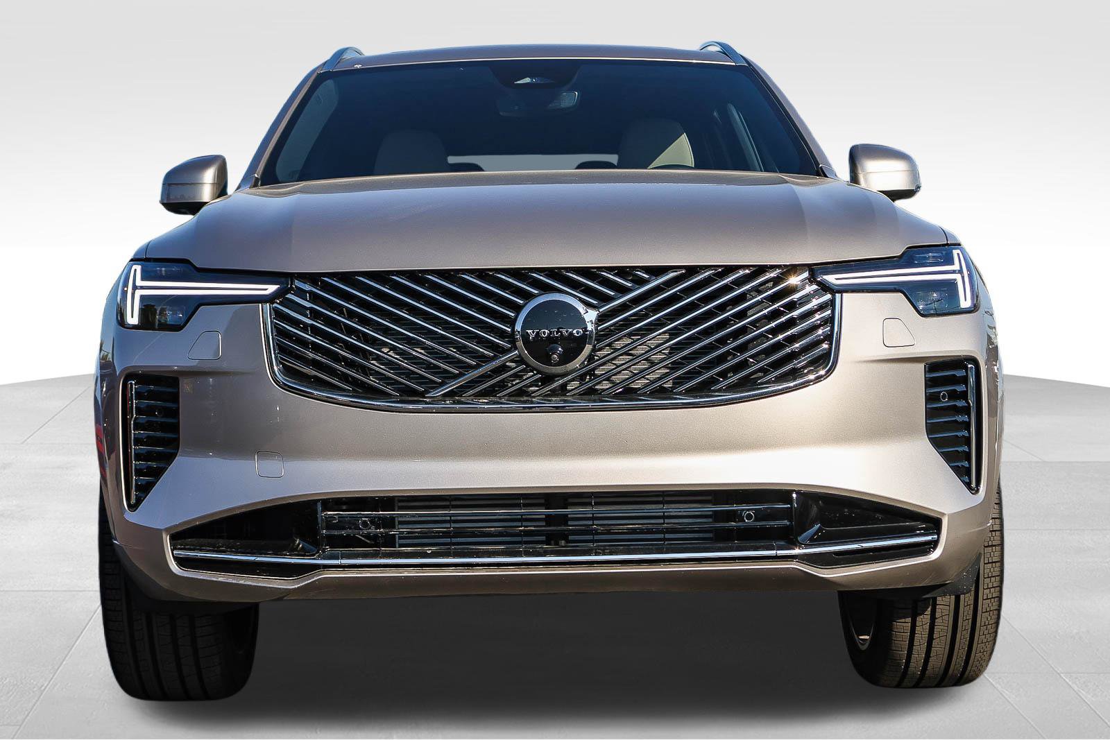 New 2026 Volvo XC90 T8 Plus w/ Protection Package Premier AWD/4WD image 2
