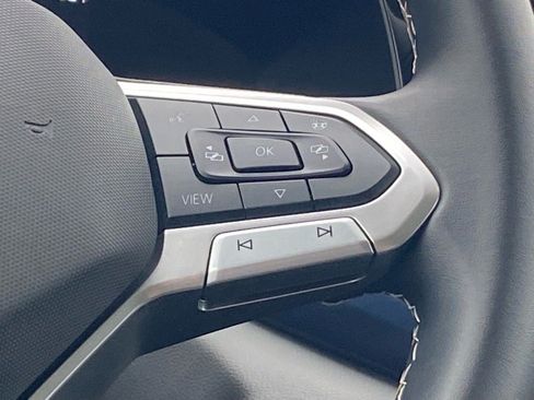 Certified 2024 Volkswagen Taos SE w/ Panoramic Sunroof Package image 5