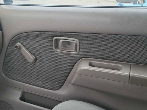 Used 2003 Nissan Frontier XE w/ Value Truck Pkg RWD image 19