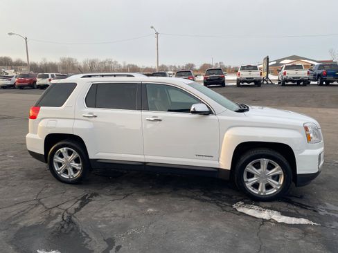 Used 2017 GMC Terrain SLT image 4