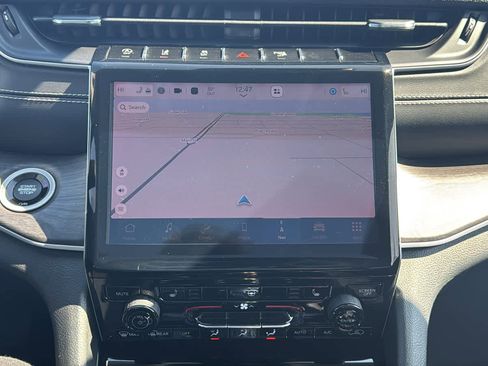 Used 2023 Jeep Grand Cherokee Limited image 12