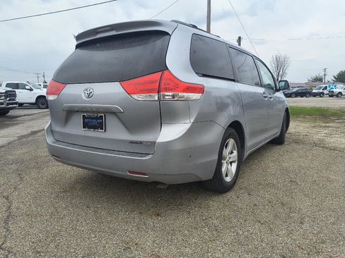 Used 2013 Toyota Sienna LE w/ Towing Pkg image 5