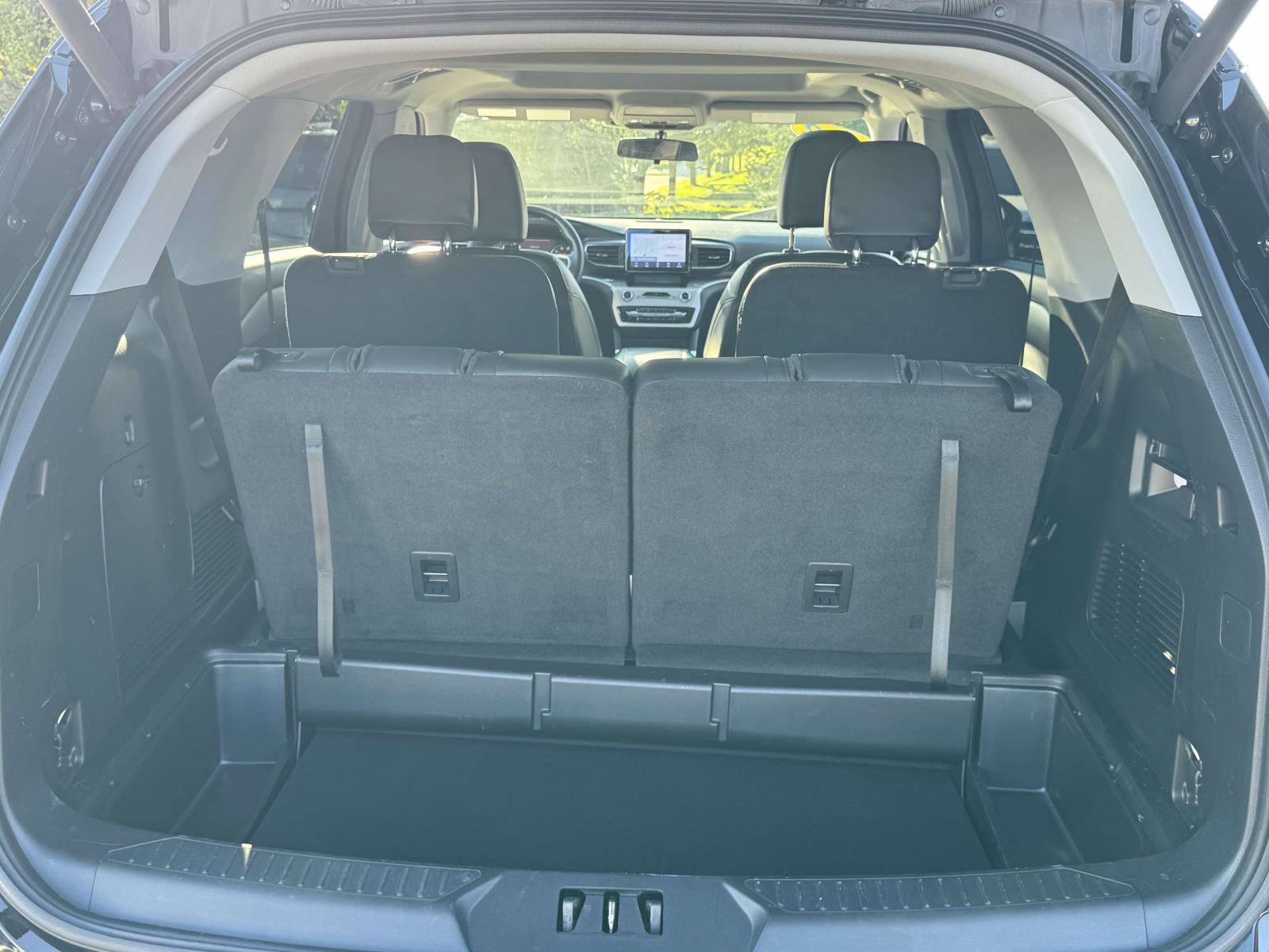Used 2022 Ford Explorer XLT w/ Equipment Group 202A AWD/4WD image 37