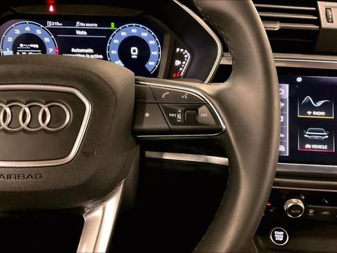 Certified 2025 Audi Q3 2.0T Premium image 19