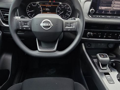 Used 2025 Nissan Rogue S image 15