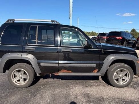 Used 2005 Jeep Liberty Renegade w/ Luxury Group AWD/4WD image 2