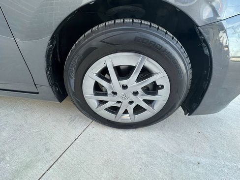 Used 2015 Toyota Prius V Four FWD image 38