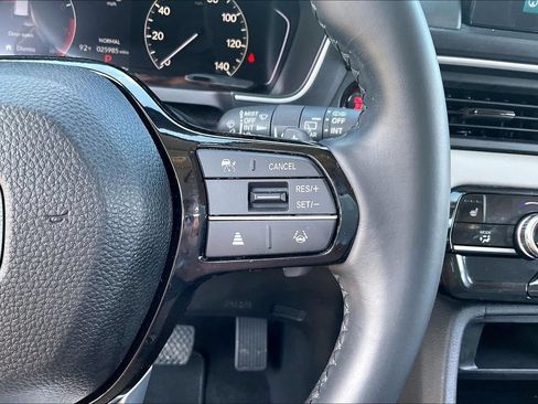 Certified 2025 Honda Pilot Touring image 12